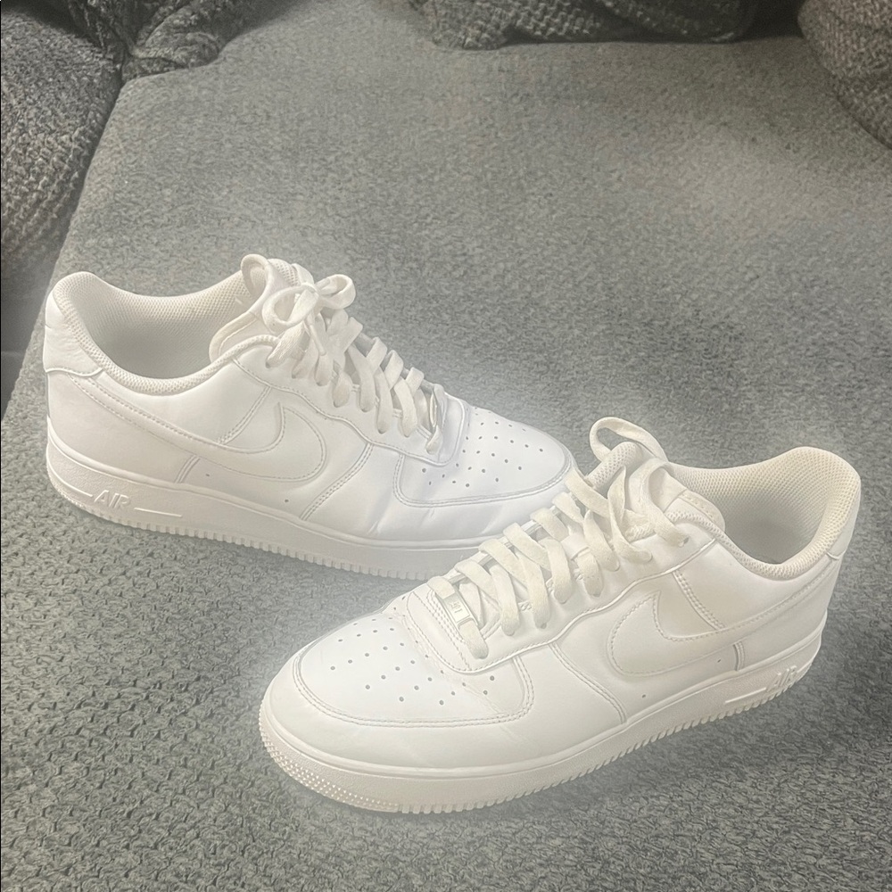 Nike Men's White Athletic Shoes